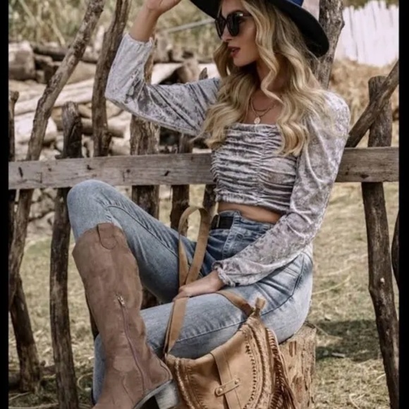 Velvet Ruched Crop Top - Picture 3 of 8